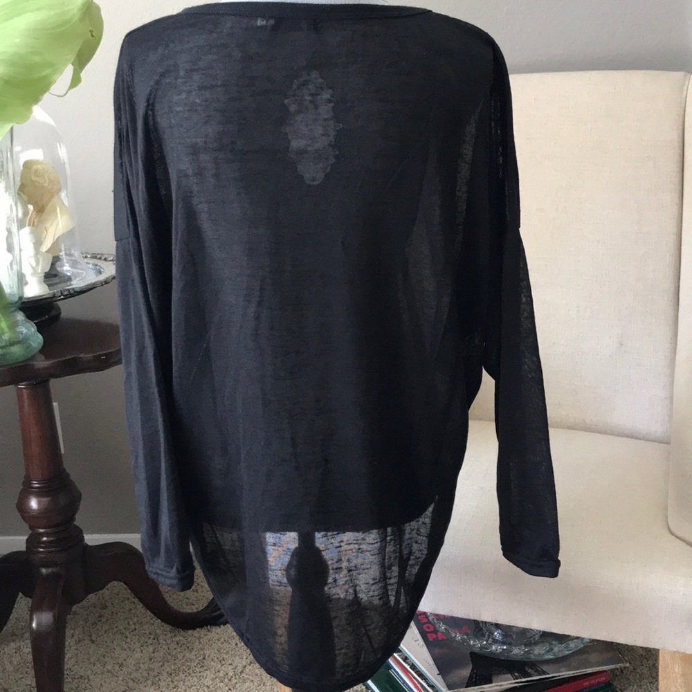 Beachy high-low top